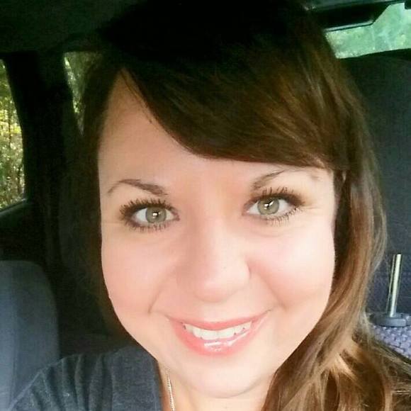 Meet your Posher, Jennifer - Picture 1 of 1